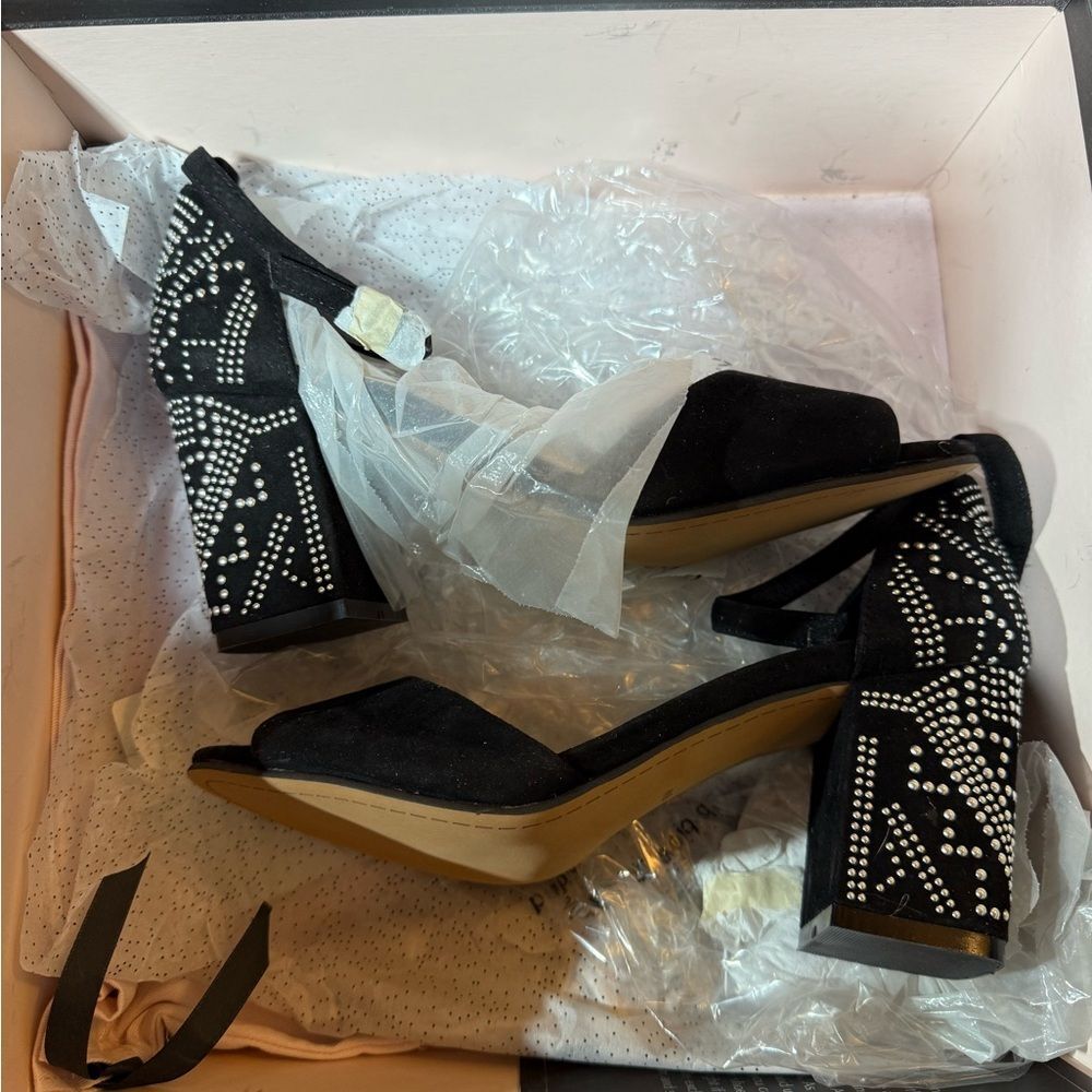 Torrid Collection Black with Silver Bead black Heel Size 8W New with Dust Bag